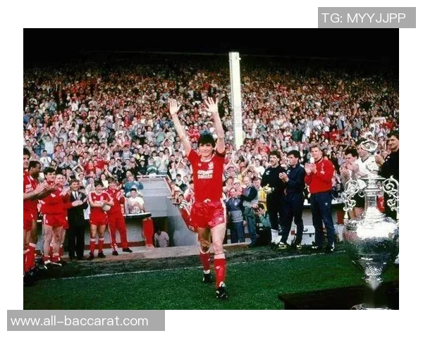 福勒回顾利物浦队史四大传奇球星杰拉德达格利什拉什与巴恩斯的辉煌成就 福勒回顾利物浦队史四大传奇球星杰拉德达格利什拉什与巴恩斯的辉煌成就